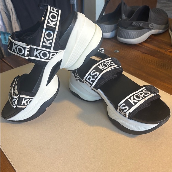 Michael Kors Black & White Platform Logo Sandals - Picture 2 of 12